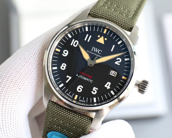 アイ・ダブリュー・シー側面デザイン